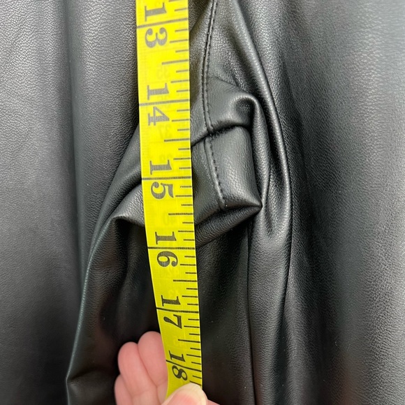 H&M, Size:6, Black Paperbag Vegan Leather, High Rise Tapered Leg Pants, EUC! - Picture 10 of 13
